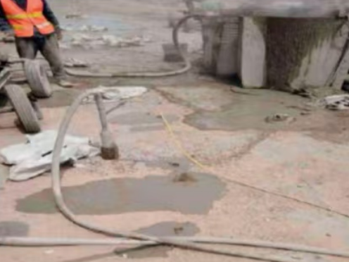 措美水泥混凝土路面板底注浆技术 路面脱空注浆整治方案